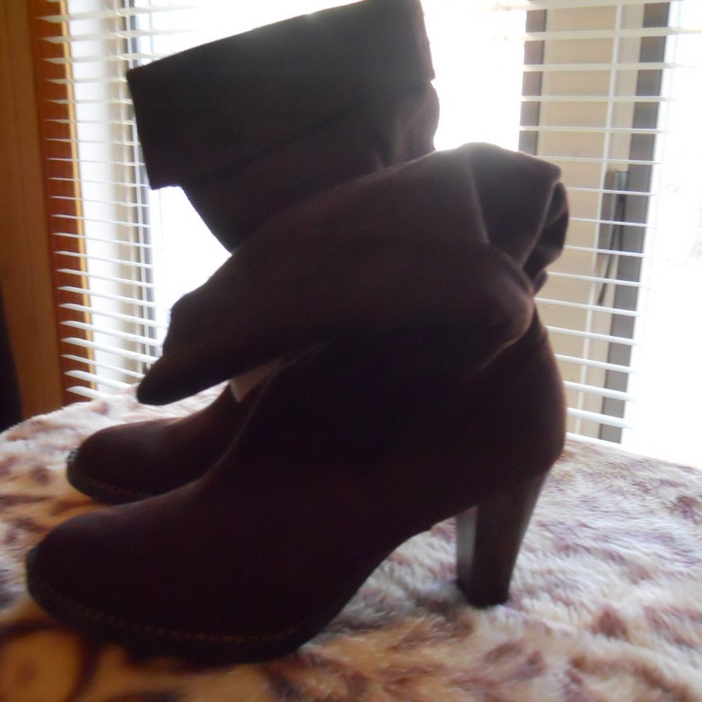 size 8 new heeled brown suade boots
